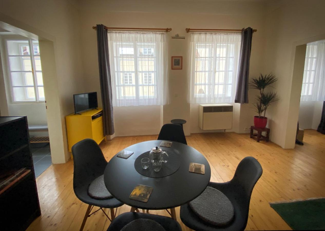 Utulny Byt Pod Prazskym Hradem Appartement Praag Buitenkant foto