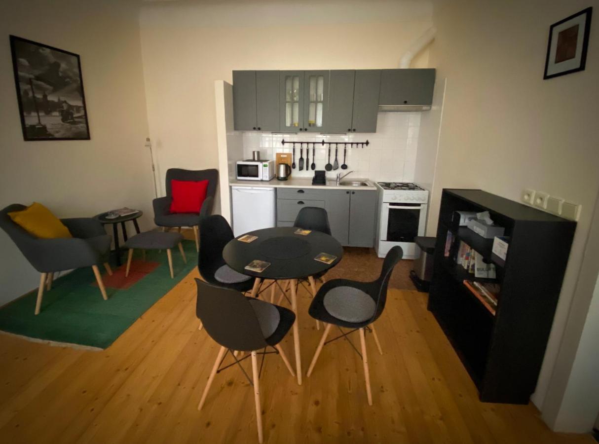 Utulny Byt Pod Prazskym Hradem Appartement Praag Buitenkant foto