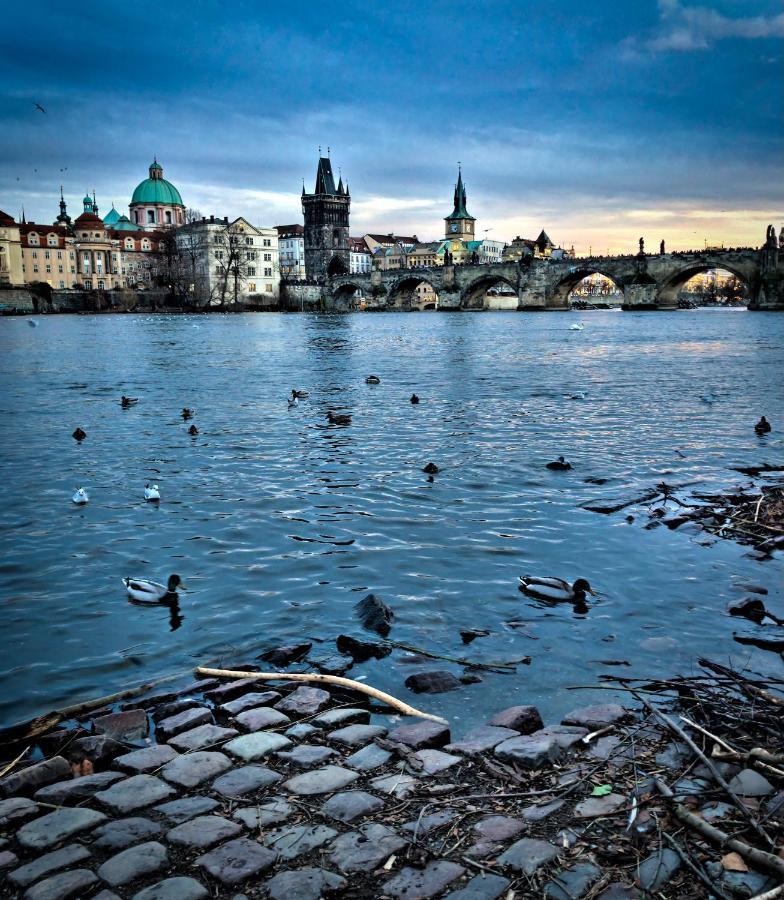 Utulny Byt Pod Prazskym Hradem Appartement Praag Buitenkant foto